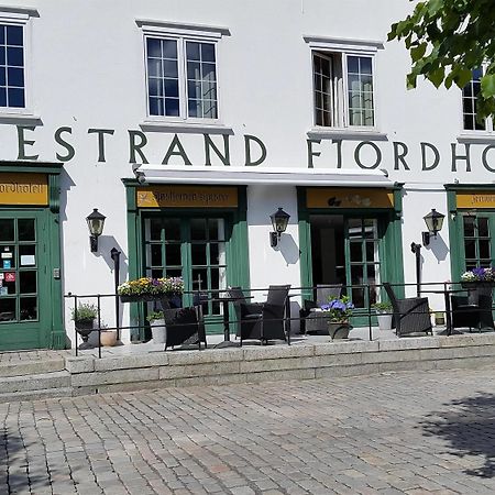 Tvedestrand Fjordhotell - Unike Hoteller Bagian luar foto