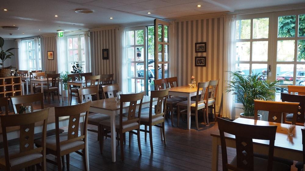 Tvedestrand Fjordhotell - Unike Hoteller Bagian luar foto