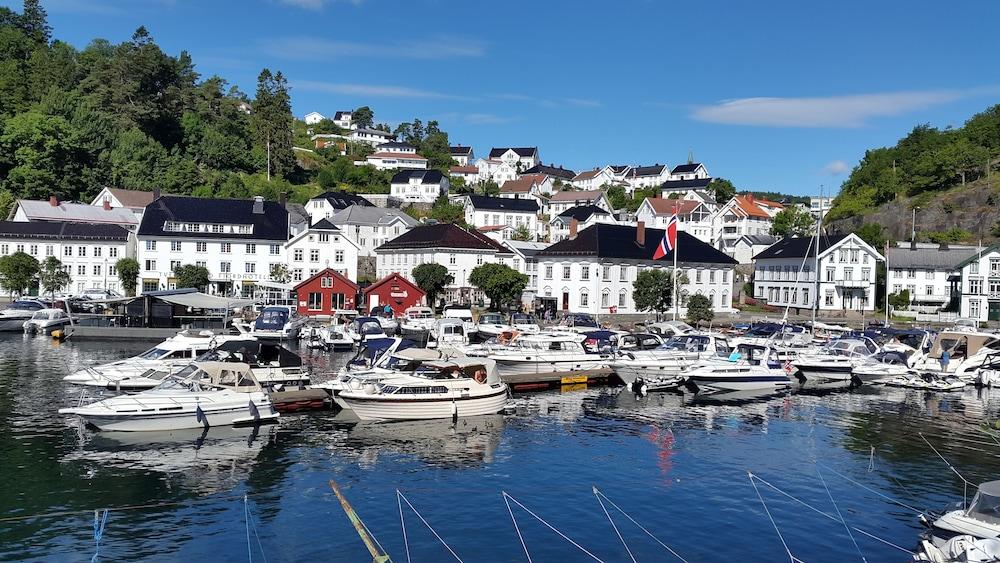 Tvedestrand Fjordhotell - Unike Hoteller Bagian luar foto