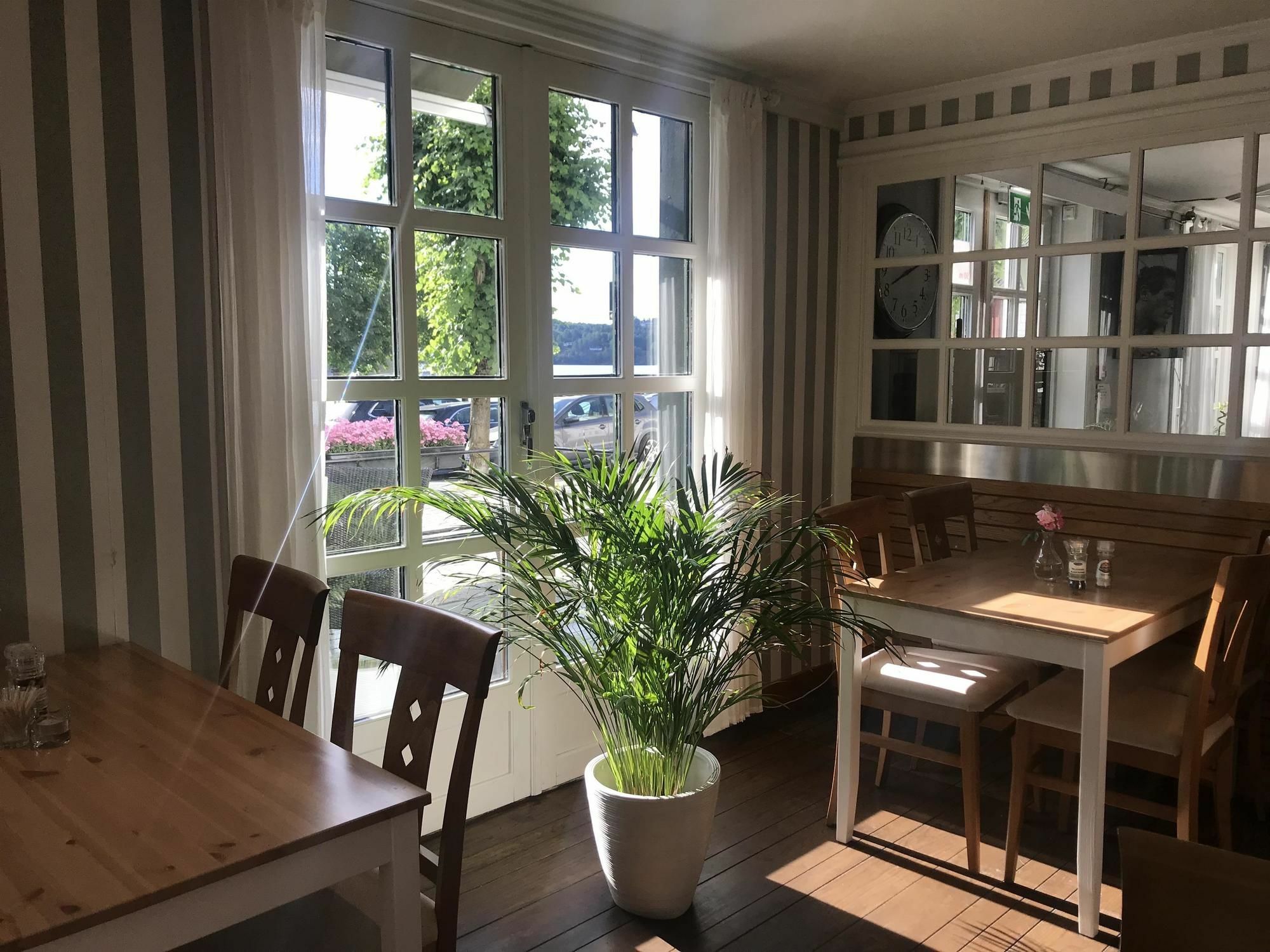 Tvedestrand Fjordhotell - Unike Hoteller Bagian luar foto